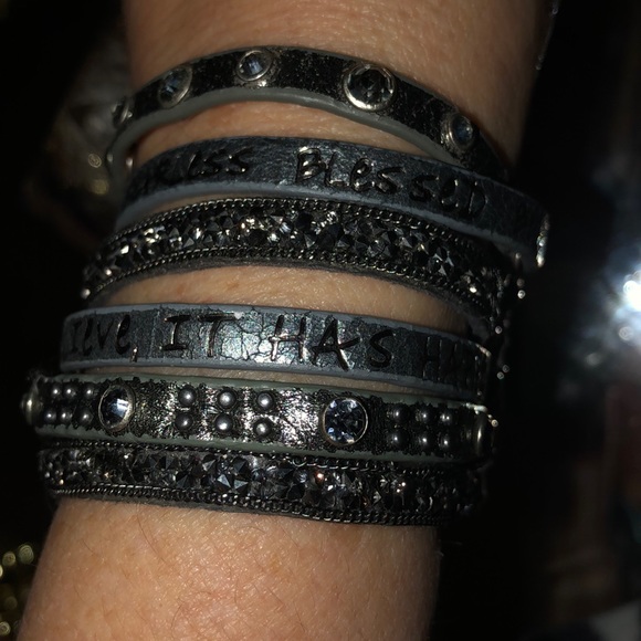 Goodworks make difference sparkle crystal bracelet - Picture 2 of 5